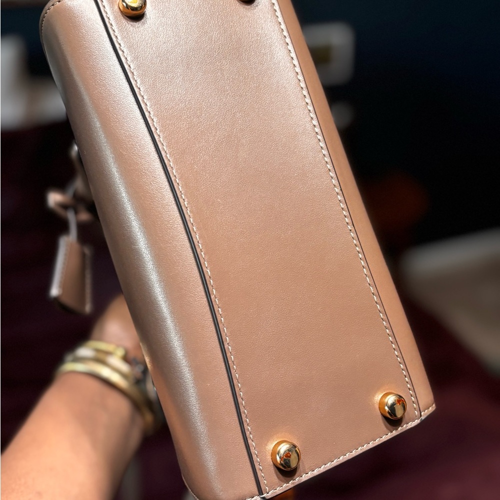 Coach Andrea Carryall – Refined Calf Leather (Gold/Dark Stone) - Picture 5 of 6